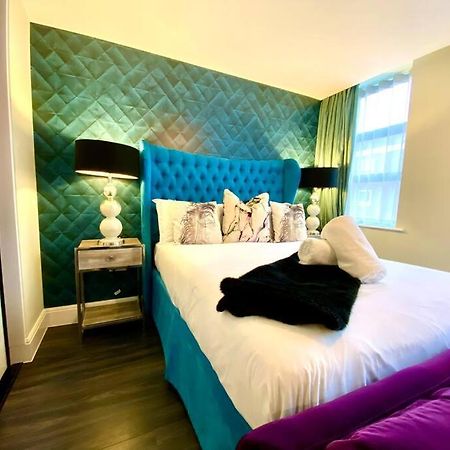 Stunning Apartment Suite - Free Parking & Wifi! プール エクステリア 写真