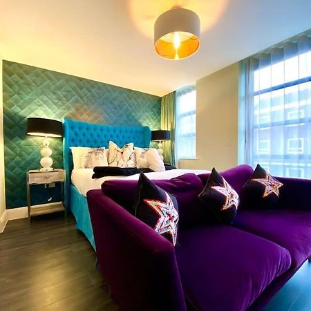 Stunning Apartment Suite - Free Parking & Wifi! プール エクステリア 写真