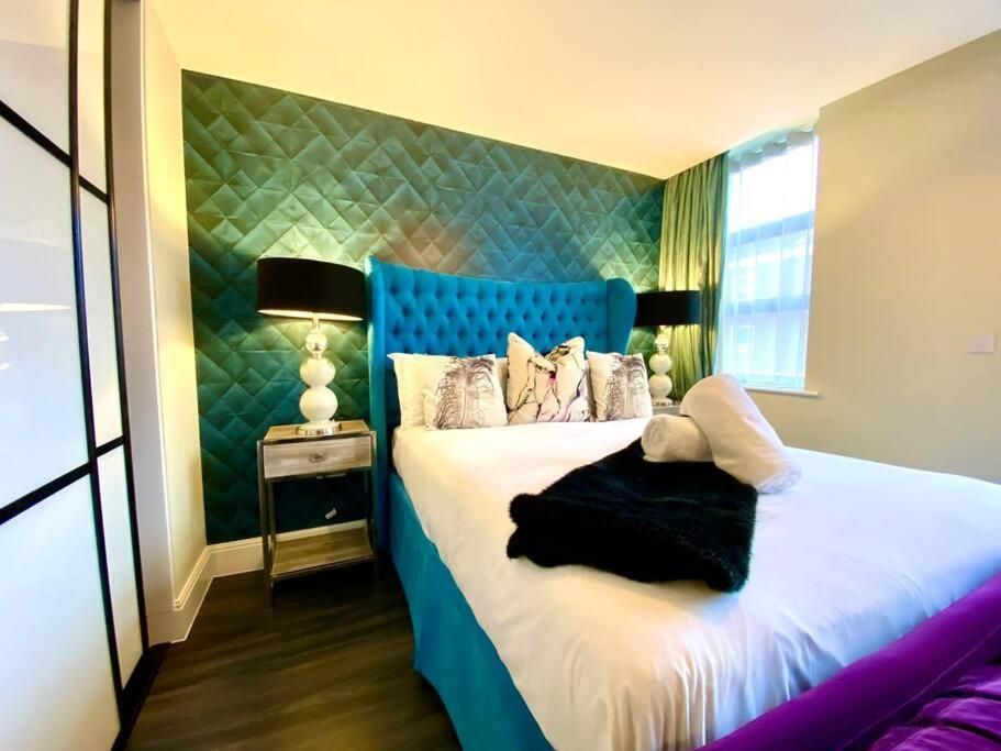 Stunning Apartment Suite - Free Parking & Wifi! プール エクステリア 写真