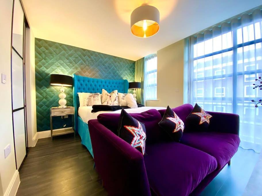 Stunning Apartment Suite - Free Parking & Wifi! プール エクステリア 写真